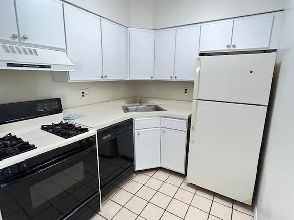 66-07 242nd Street #13E, Douglaston, NY 11362