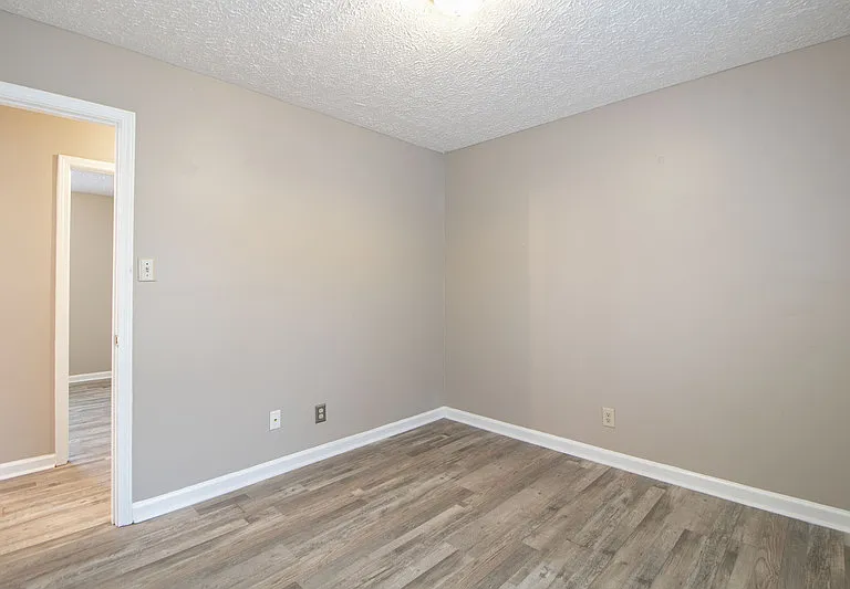 131 Lilian Dr — Photo 24