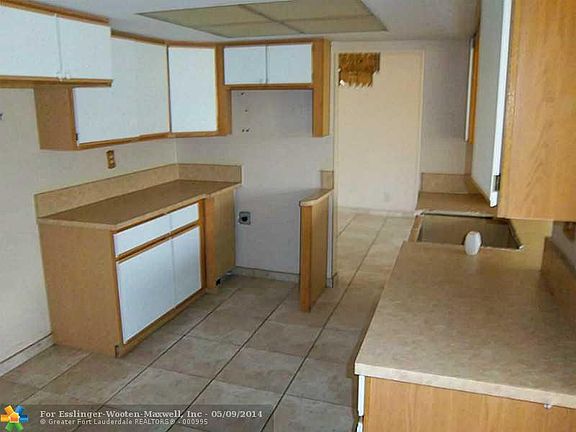 4th image of 4909 NW 48th Ave