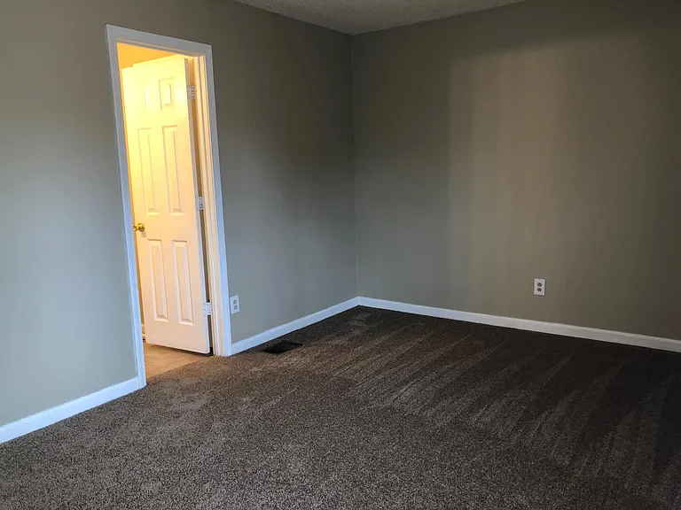 1241 N Graycroft Ave — Photo 14