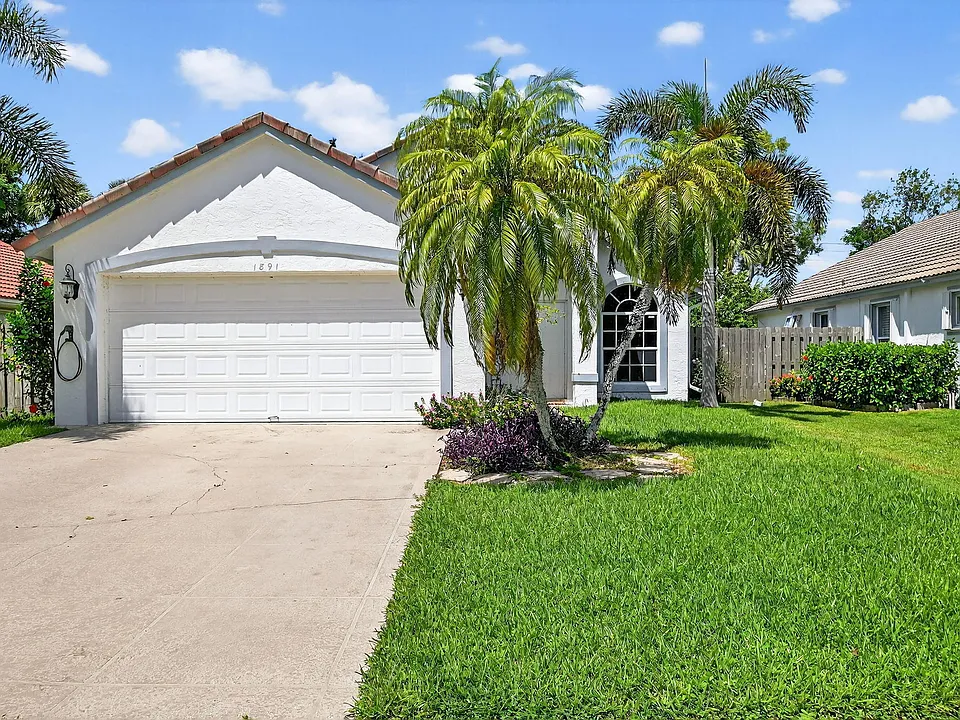 1891 Oak Berry Cir