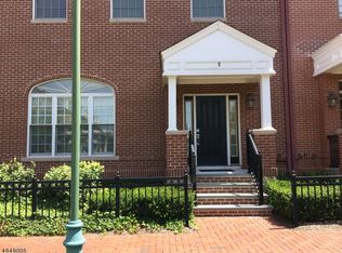 8 Bellcourt Pl, Livingston, NJ