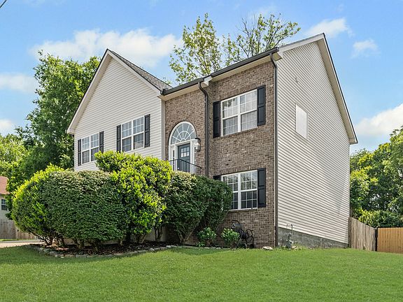 4th image of 1405 Walton Oaks Dr
