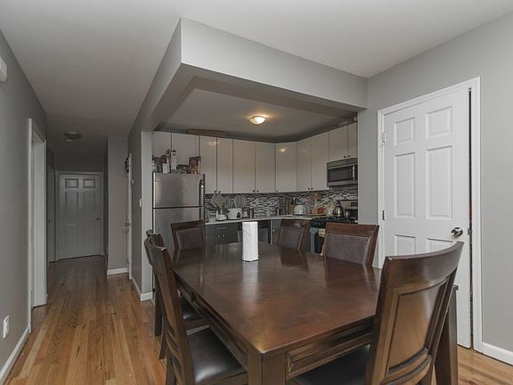 3rd image of 701 Jefferson Ave #1
