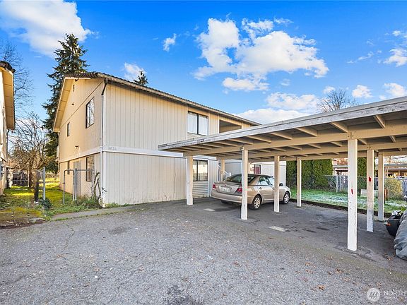 3rd image of 2826 D Place SE