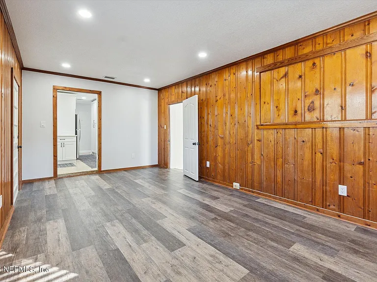 863 Westgate Dr — Photo 17