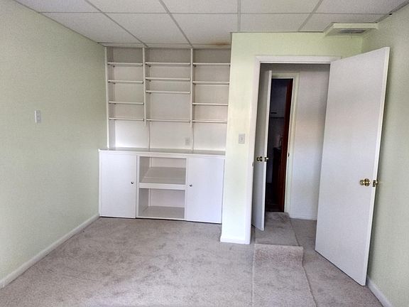 Living Room w/built in bookcase