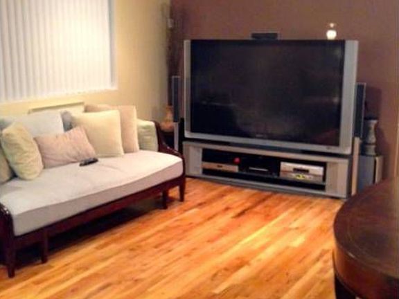 4th image of 454 Swinton Ave