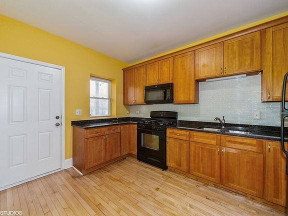 5th image of 1700 N Mason Ave