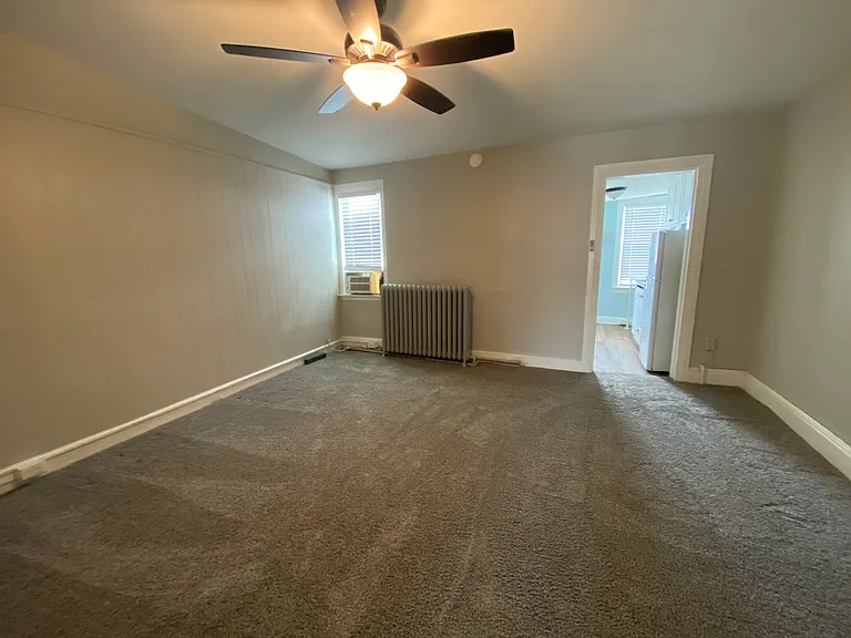 1127 W King St #3 — Photo 7
