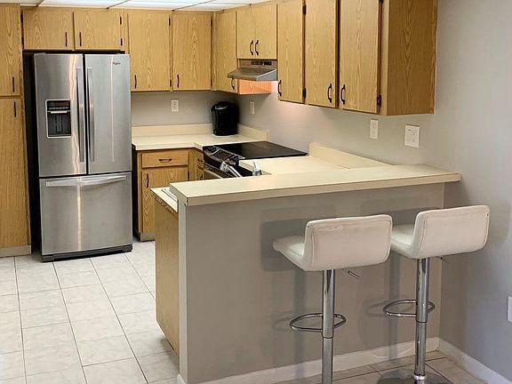 Kitchen with Breakfast Bar