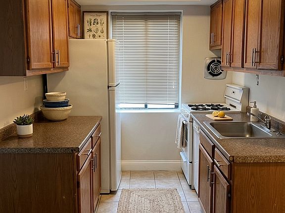 4th image of 1031 Michigan Ave NE