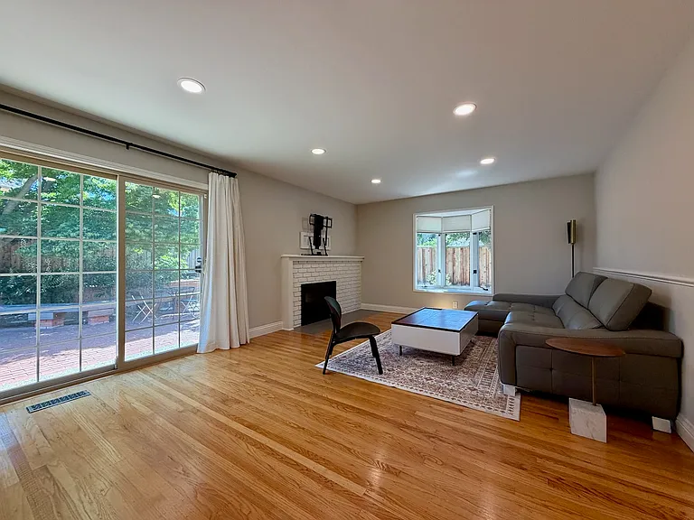 832 Cathedral Dr — Photo 21