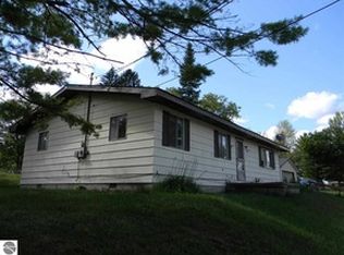 105 Crippen St, Rose City, MI 48654
