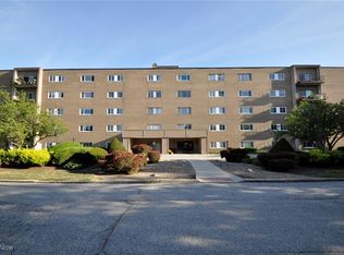 20333 Detroit Rd APT 213B, Rocky River, OH 44116