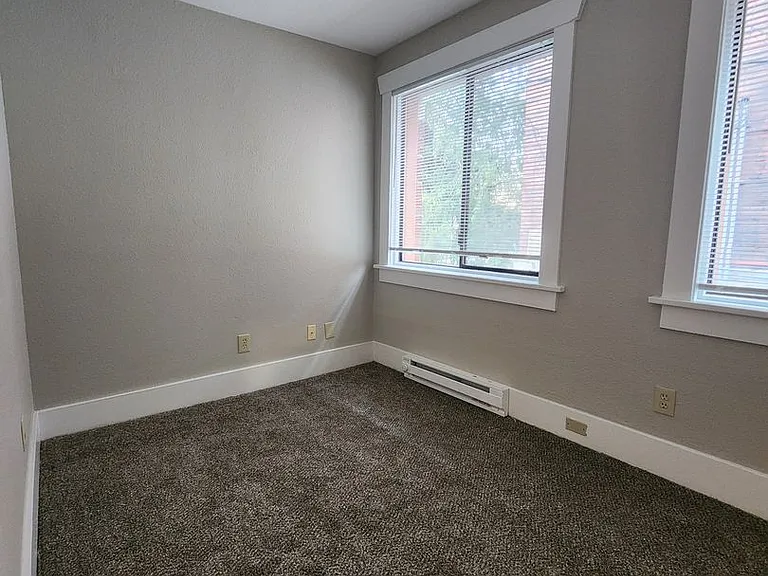 Florence Apartments — Photo 40