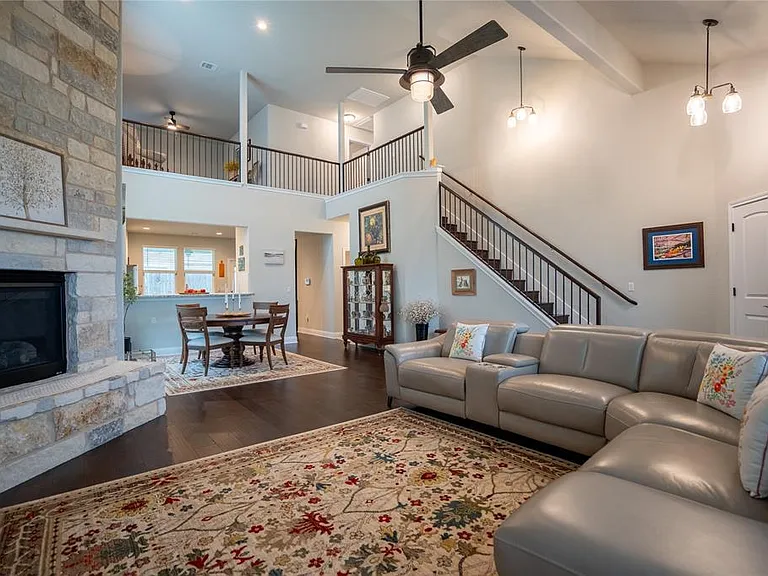 1215 Davis St — Photo 4