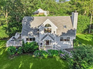 24 Crestview Dr, Remsenburg, NY 11960