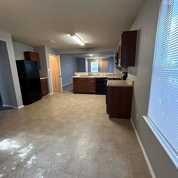 130 Quarter Ave — Photo 6