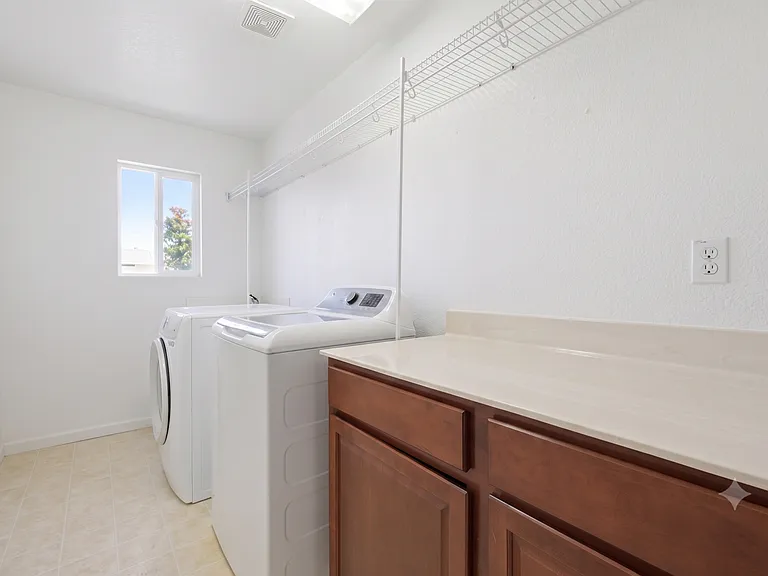 4501 Thoroughbred Ct — Photo 33