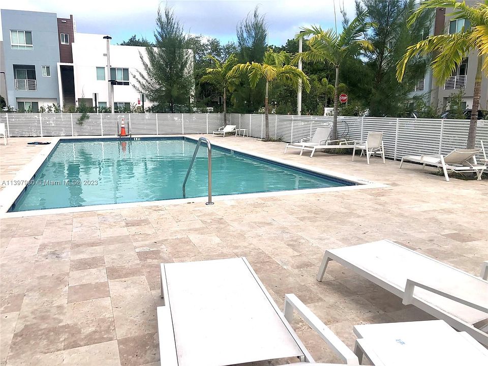 1st image of 2505 NE 193rd St #4112