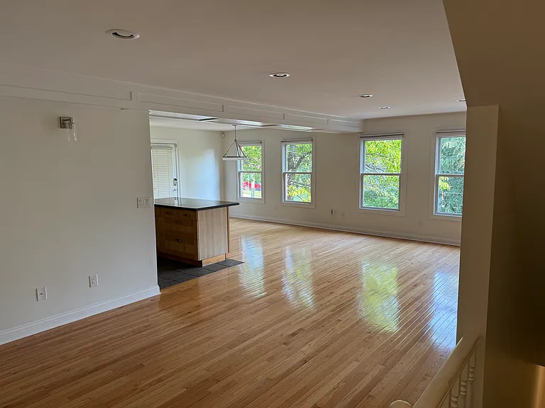 324 Mulberry St — Photo 3