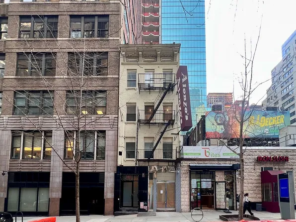302 E 45th St #1, New York, NY 10017