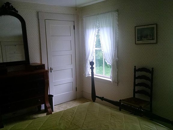 Front upstairs bedroom