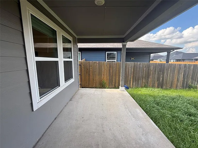 235 Sweetwater Creek Ln — Photo 20
