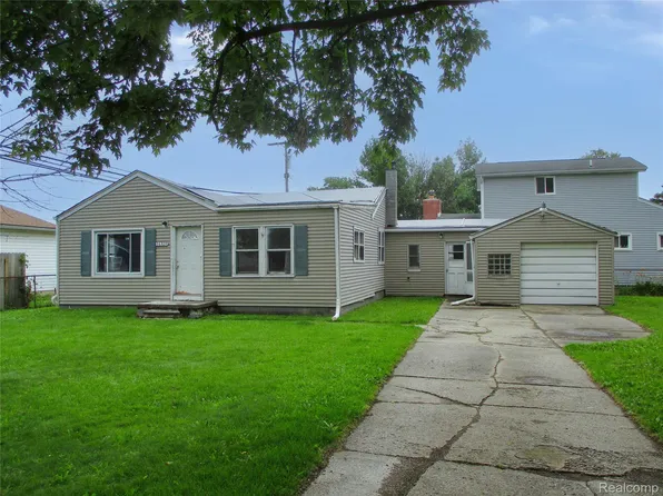 16319 Curtis St, Roseville, MI 48066