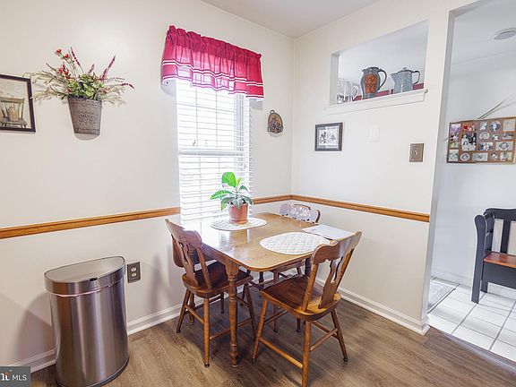5th image of 199 Oak Knoll Cir