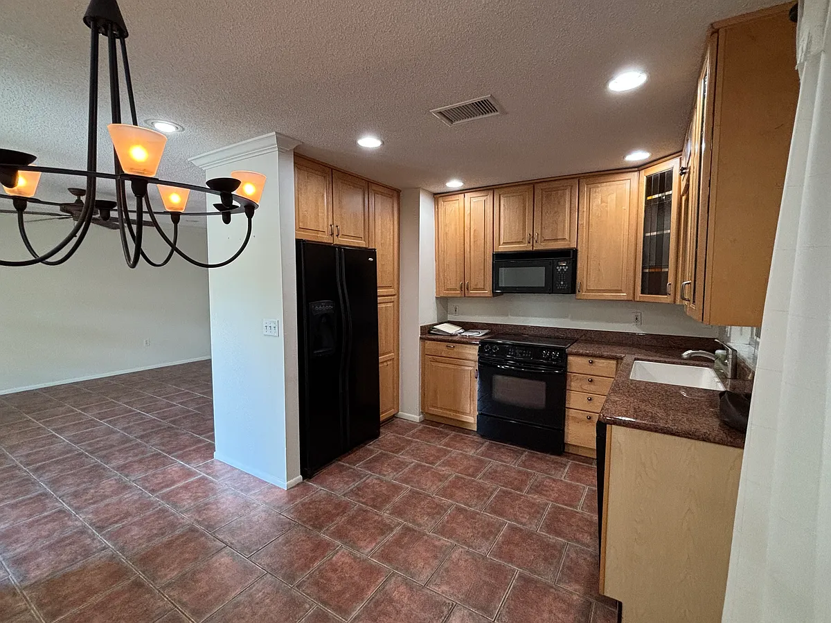 Building Photo - 635 N Jefferson Ave #1