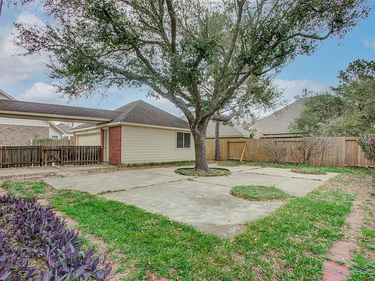 411 Green Stone Ct — Photo 34