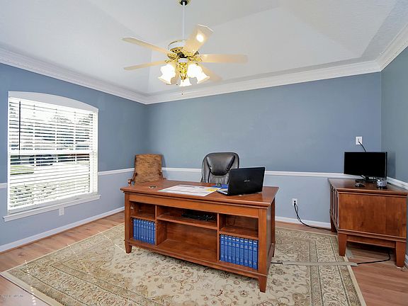 4th image of 514 Lazy Meadow Dr E