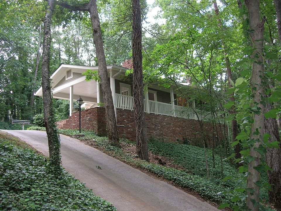 alt view house/driveway