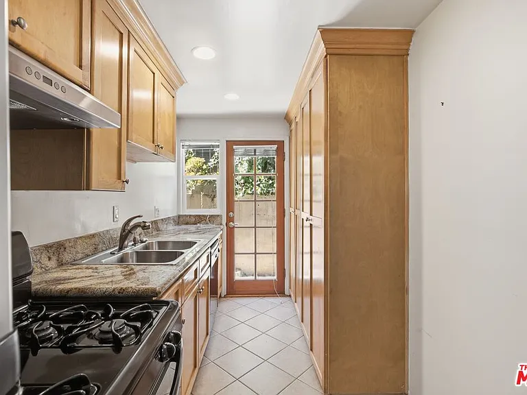 1155 N Clark St #1 — Photo 7