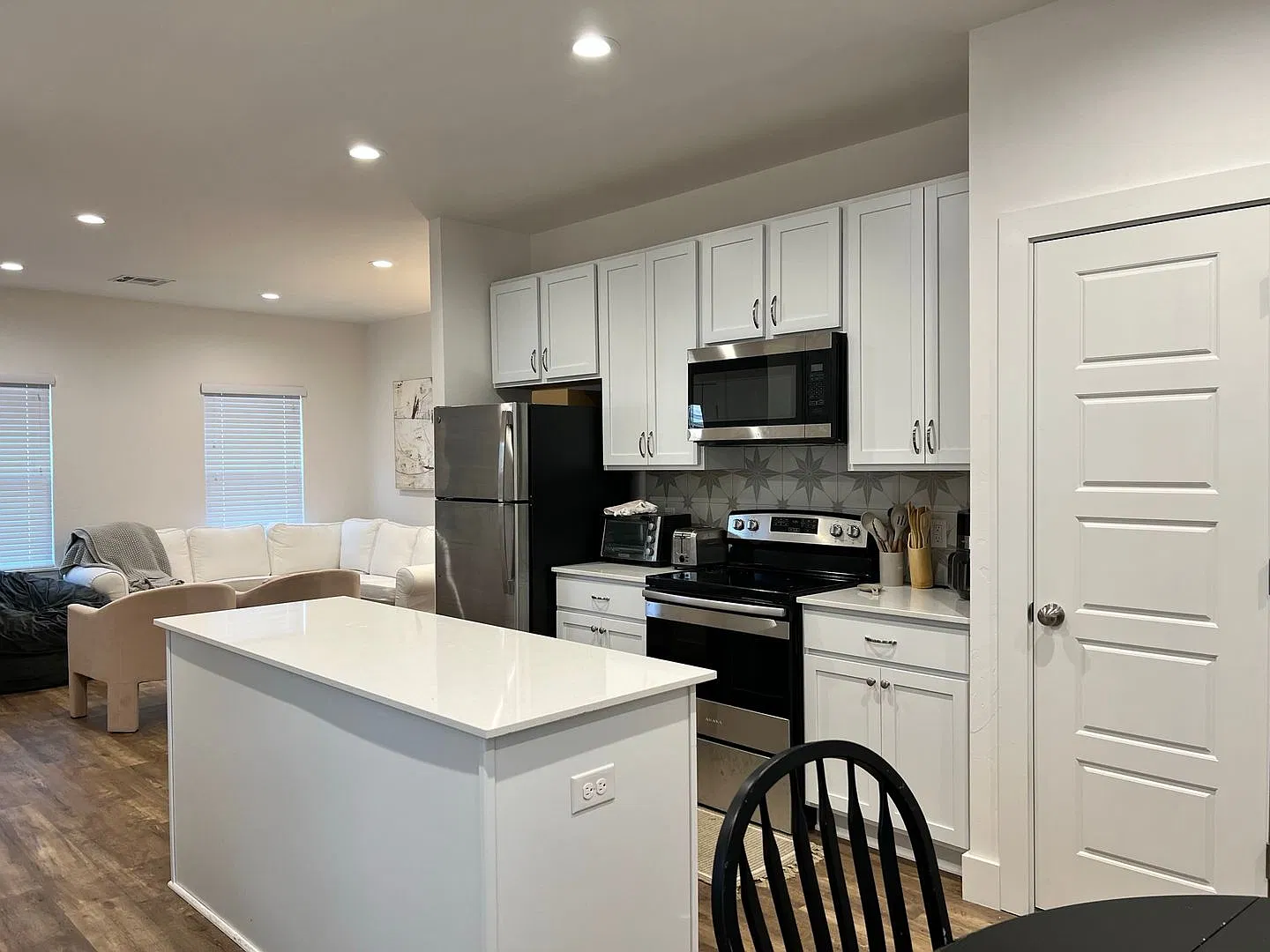 99.3 - 515 W. 9th - Barton Square - 515 W. 9th Ave — Photo 4