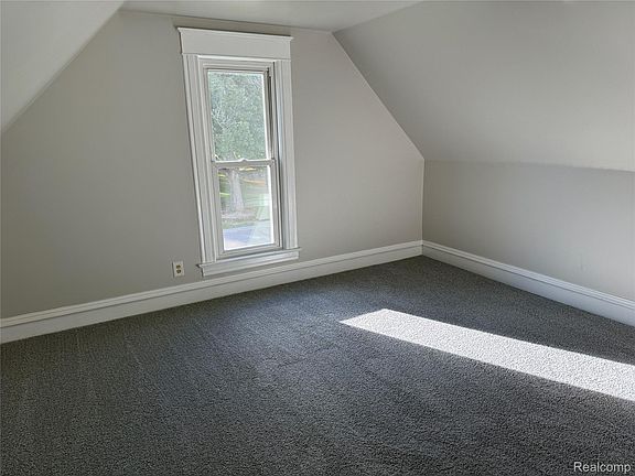 30th image of 830 Adams St