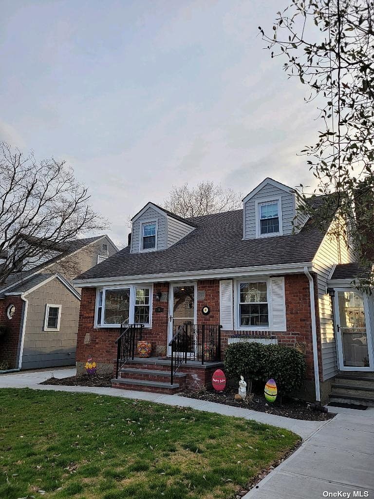 51 11th Avenue, Mineola, NY 11501 | Zillow