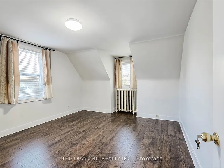 3927 Bloor St W — Photo 18