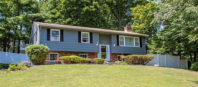 1st image of 19 Collier Dr W