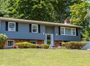 19 Collier Dr W, Carmel, NY 10512