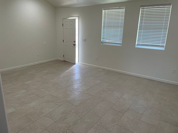 3rd image of 105 Lois Ln APT A