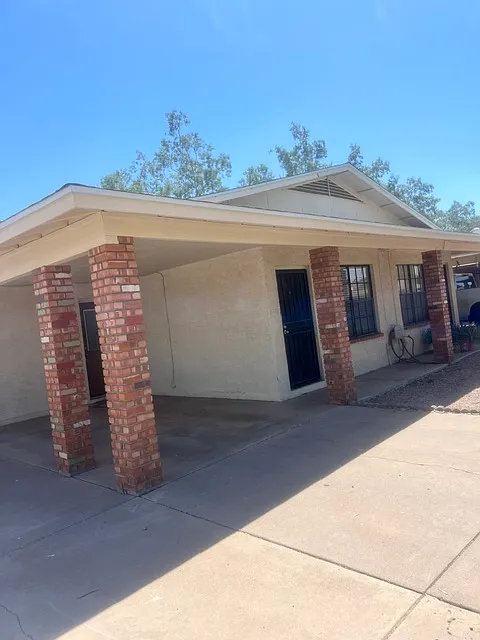 Carport parking with extra side parking - 4457 E Contessa St #A