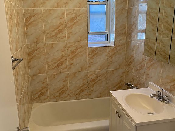 5th image of 14219 Barclay Ave #5