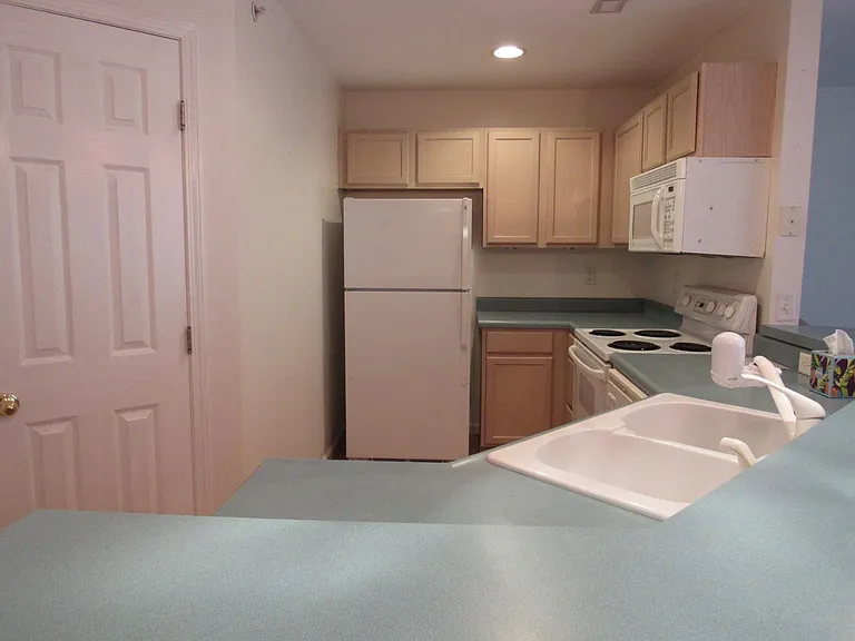 549 Park Place Dr #1E — Photo 11