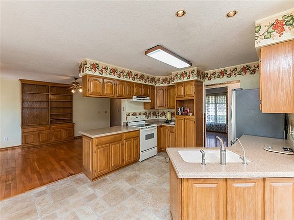5th image of 7136 NW Beaver Dr