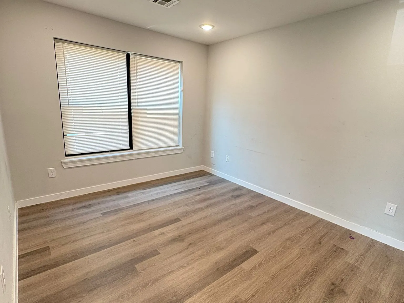 1 bed, $1,718 — Photo 4