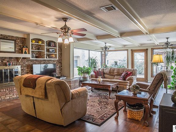 2nd image of 306 Bayou Oaks Dr