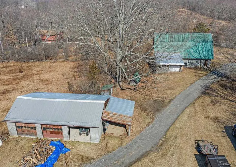 202 Midland Lake Rd #BARN